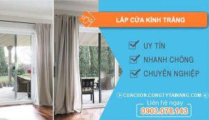 thợ lắp cửa kính trắng